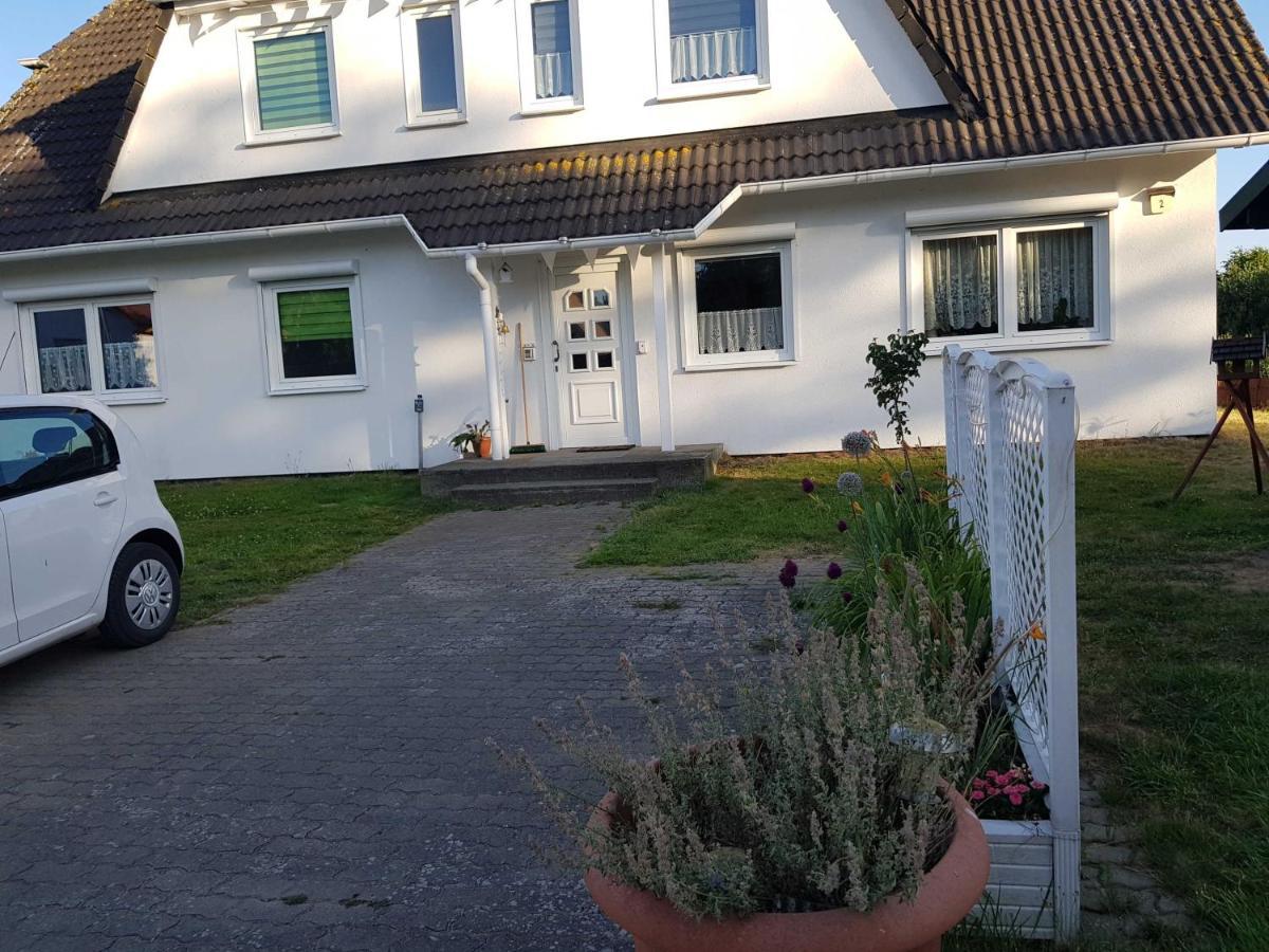 Ferienwohnung Am Teich Lutow Exterior foto